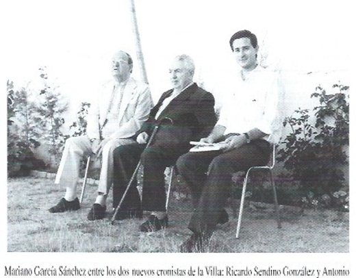 Mariano García Dánchez entre los dos nuevos cronistas de la Villa: Ricado Sendino González y Antonio Sánchez del Barrio